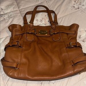 Gorgeous Michael Kors large pebbled leather tote in a classic camel/brown color.
